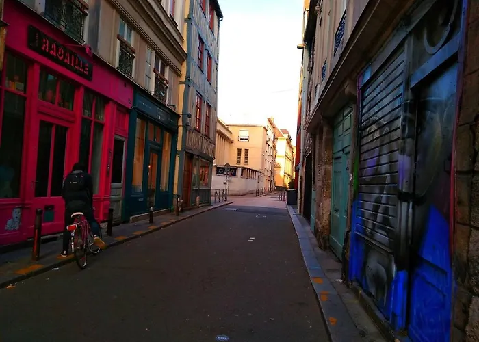 Appartement Au Rdc Centre Historique *